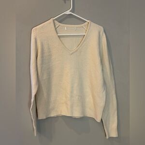 Treasure‎ and Bond Cream Colored Thick V Neck Sweater